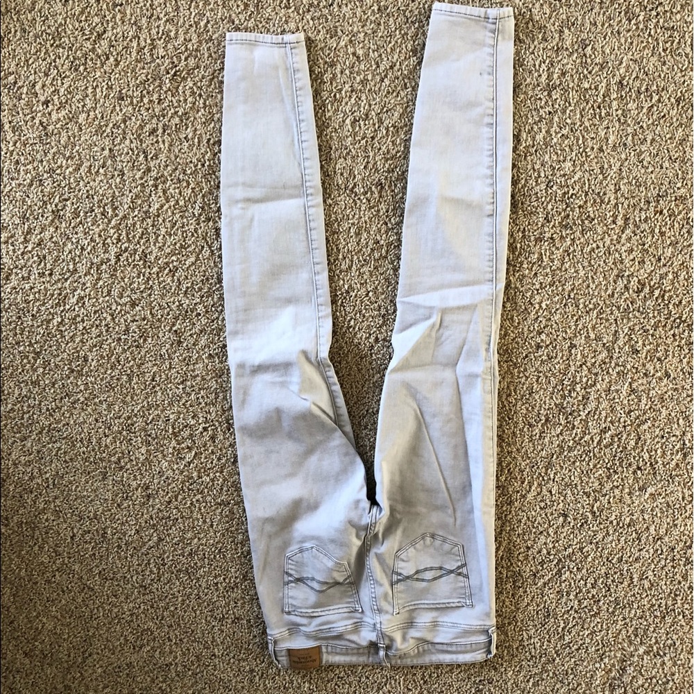 lightwash/ white jeans
